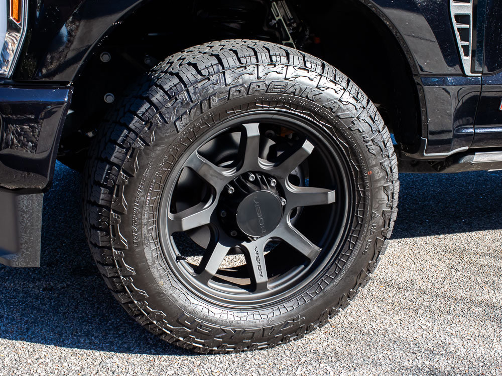 Certified 2025 Ford F350 Platinum w/ FX4 Off-Road Package image 5