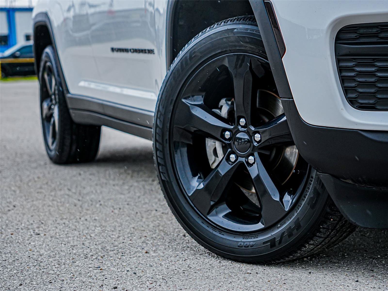 Used 2024 Jeep Grand Cherokee Altitude AWD/4WD image 2