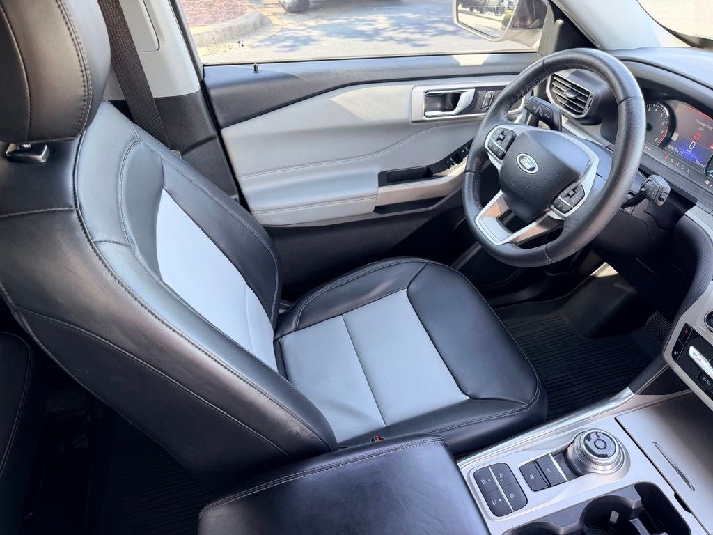 Certified 2024 Ford Explorer XLT w/ Equipment Group 202A RWD image 14