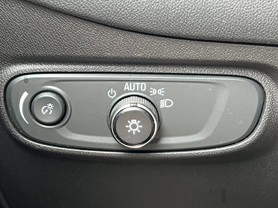 Used 2022 Chevrolet Equinox LT w/ LPO, Floor Liner Package image 20