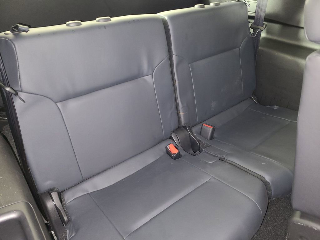 Used 2025 Mitsubishi Outlander AWD image 24