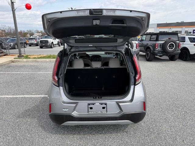 Used 2025 Kia Soul LX FWD image 9