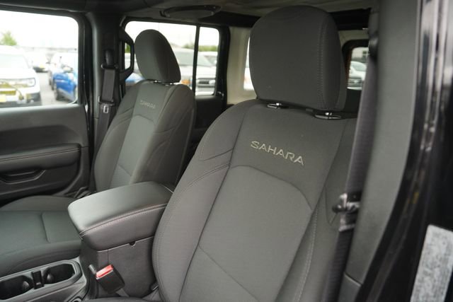 Used 2022 Jeep Wrangler Unlimited Sahara w/ Cold Weather Group AWD/4WD image 10