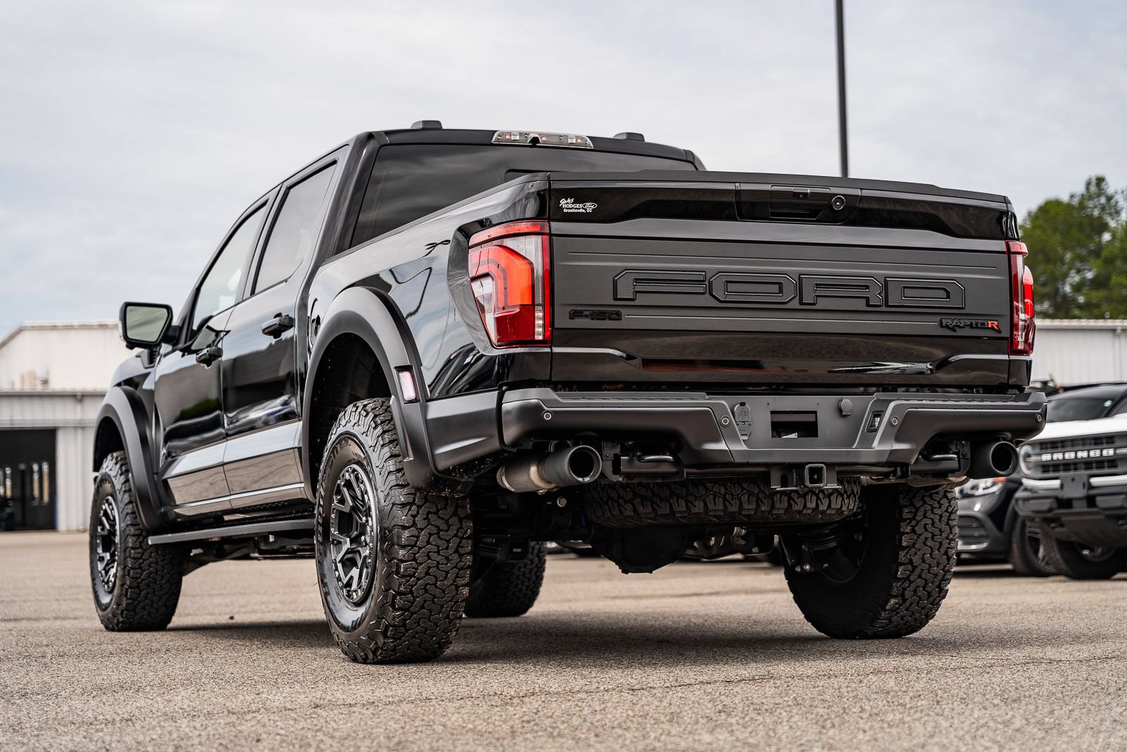 Certified 2025 Ford F150 Raptor w/ Equipment Group 803A Raptor R AWD/4WD image 8
