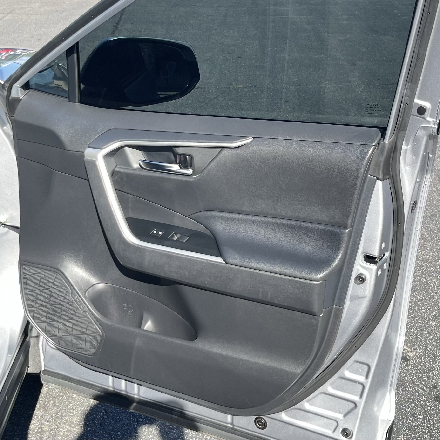 Used 2021 Toyota RAV4 XLE Premium AWD/4WD image 14