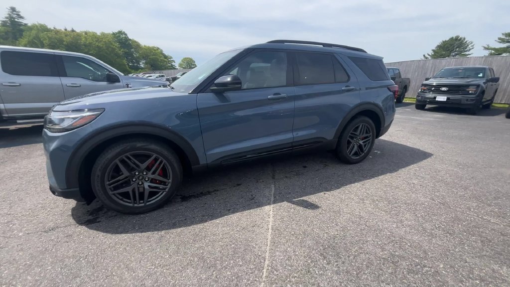 Certified 2025 Ford Explorer ST AWD/4WD image 16