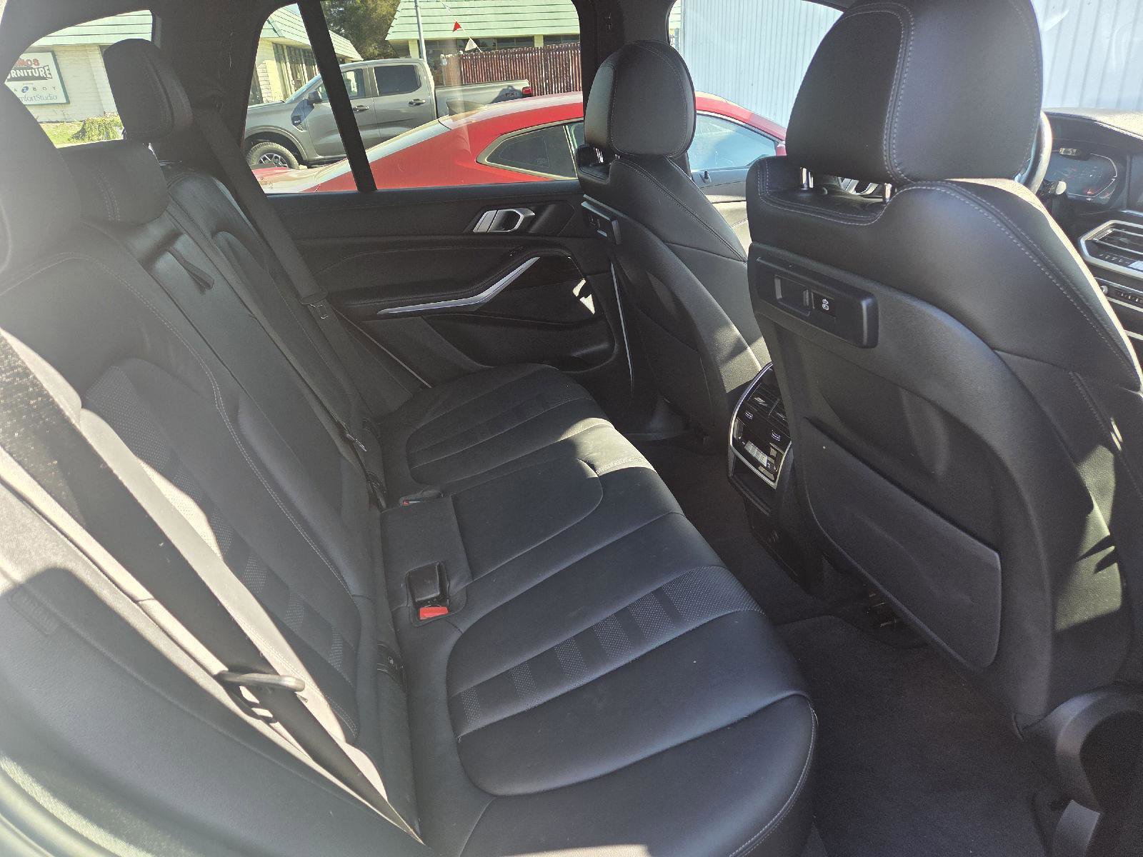 Used 2021 BMW X5 xDrive40i w/ M Sport Package image 13