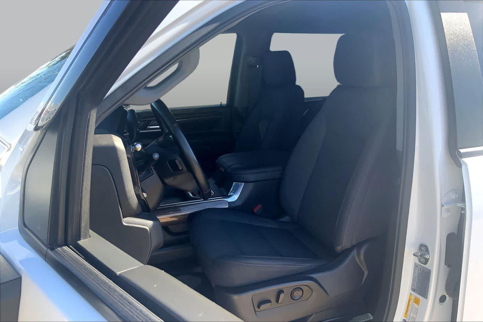 Used 2024 Chevrolet Silverado 2500 LT AWD/4WD image 8
