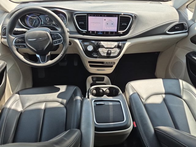 Used 2023 Chrysler Pacifica Touring-L AWD/4WD image 30