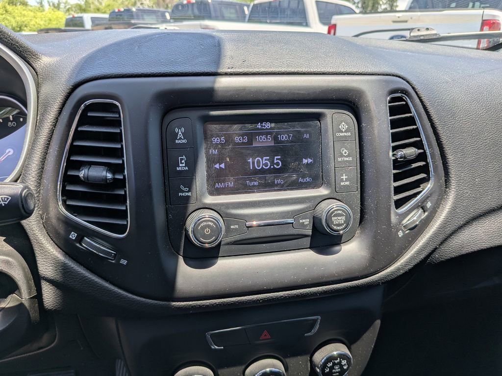 Used 2018 Jeep Compass Latitude FWD image 21