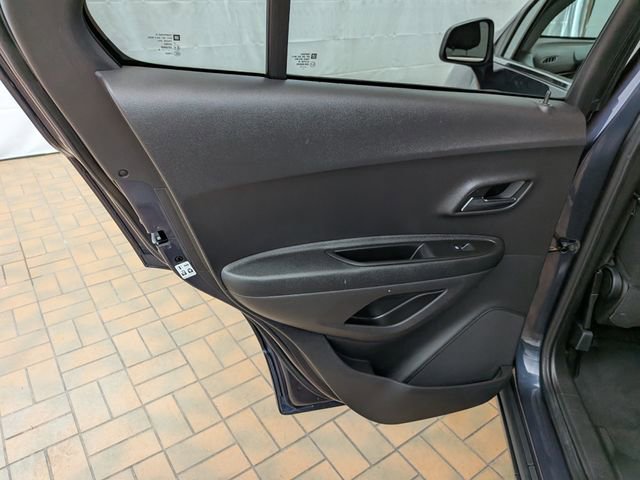 Used 2018 Chevrolet Trax LT FWD image 17