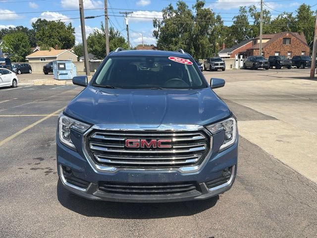 Used 2024 GMC Terrain SLT AWD/4WD image 2