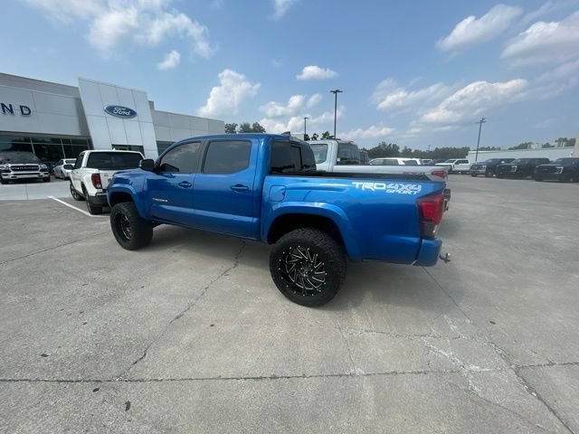 Used 2018 Toyota Tacoma TRD Sport AWD/4WD image 19