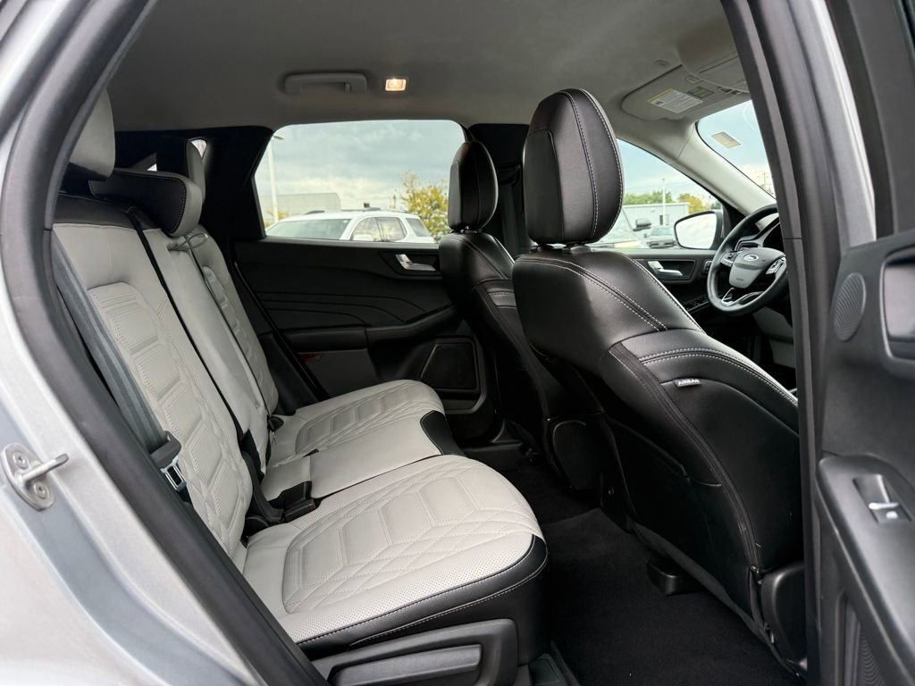 Certified 2023 Ford Escape SE w/ PHEV Premium Package image 12