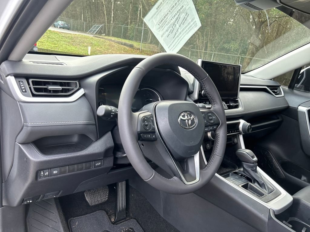 Used 2025 Toyota RAV4 XLE Premium image 10