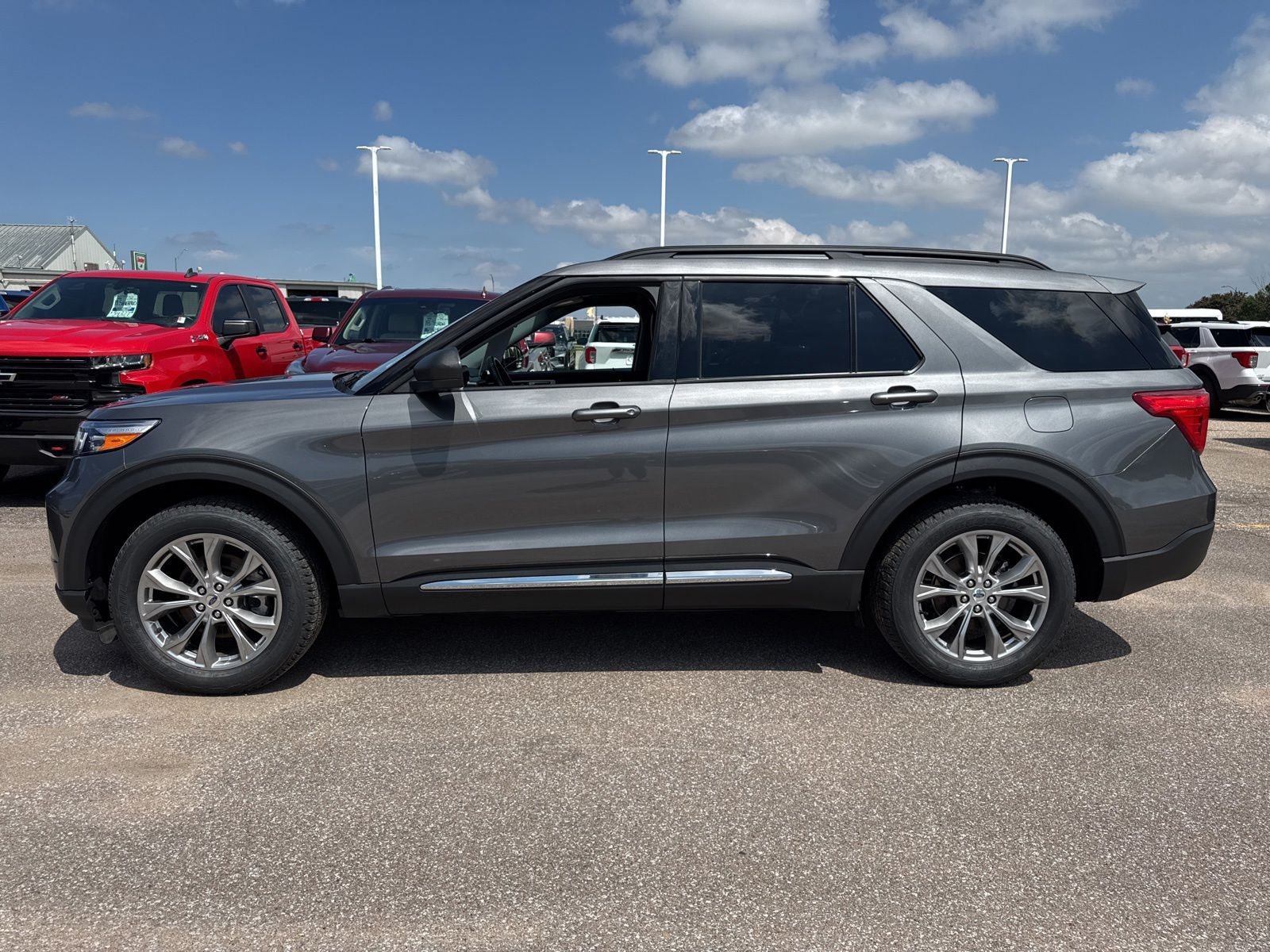 Certified 2023 Ford Explorer XLT w/ Equipment Group 202A AWD/4WD image 2