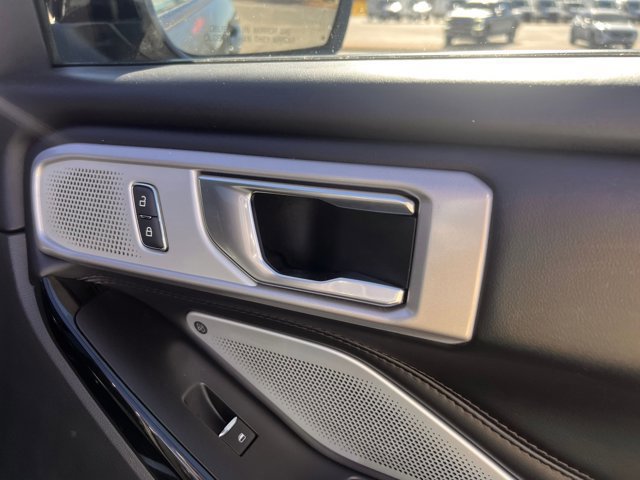 Certified 2022 Ford Explorer Platinum w/ Equipment Group 601A image 35
