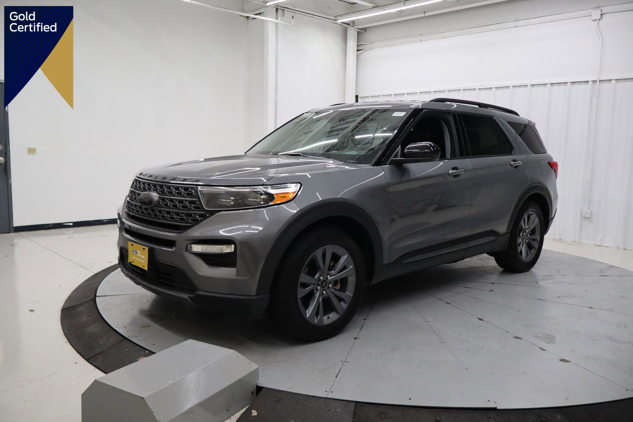 Certified 2022 Ford Explorer XLT w/ Equipment Group 202A image 1