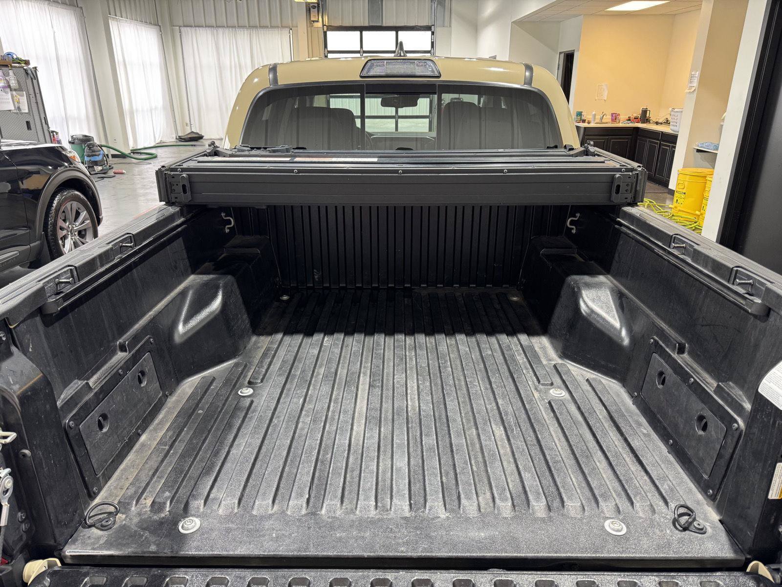 Used 2018 Toyota Tacoma SR5 RWD image 41