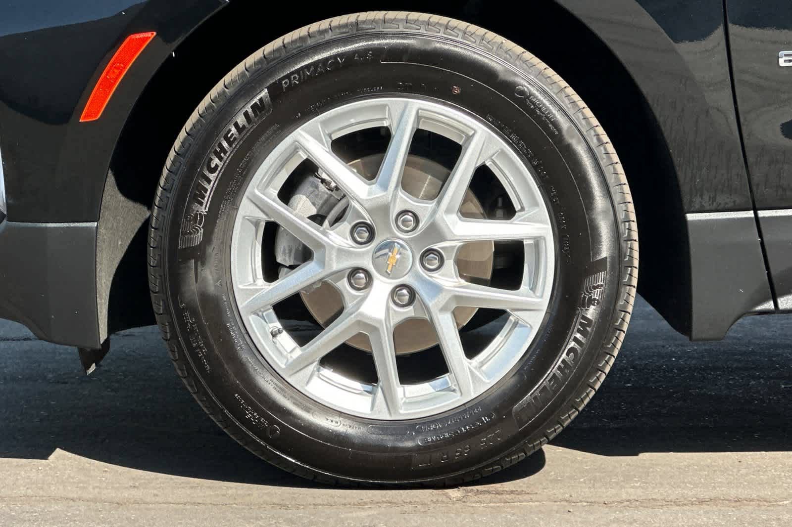 Used 2024 Chevrolet Equinox LT FWD image 27