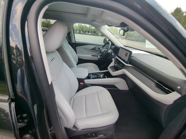Certified 2025 Ford Explorer Platinum w/ Ultimate Package AWD/4WD image 28