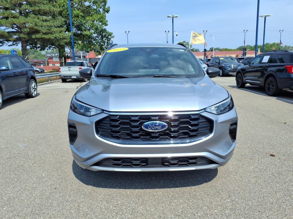 Certified 2023 Ford Escape ST-Line w/ Tech Pack #1 AWD/4WD image 3