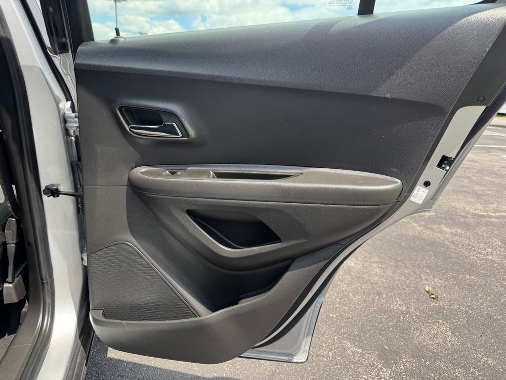 Used 2018 Chevrolet Trax LS AWD/4WD image 22