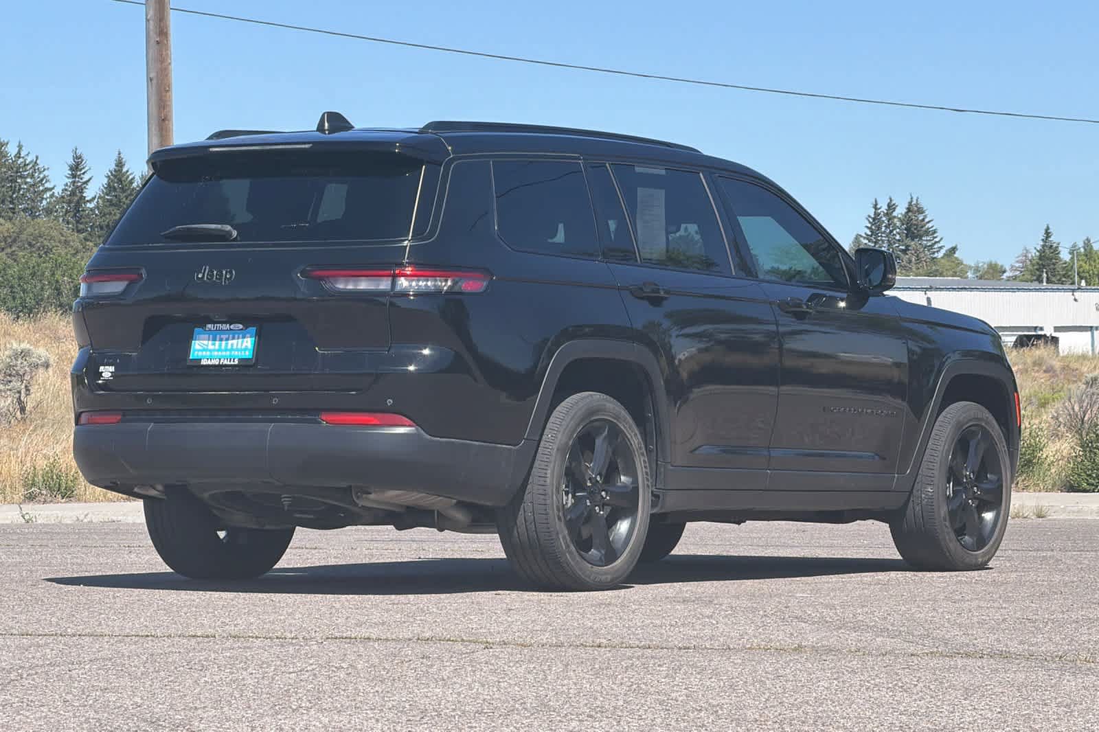 Used 2024 Jeep Grand Cherokee L Altitude AWD/4WD image 2