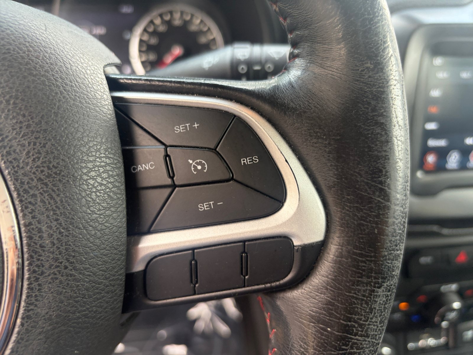 Used 2018 Jeep Renegade Trailhawk w/ Cold Weather Group II AWD/4WD image 24