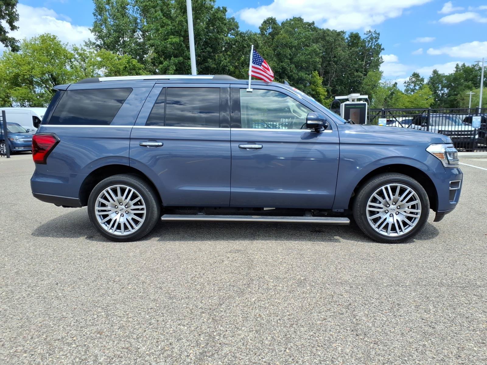 Certified 2023 Ford Expedition Limited AWD/4WD image 9
