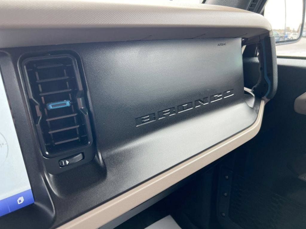 Certified 2022 Ford Bronco Wildtrak AWD/4WD image 30