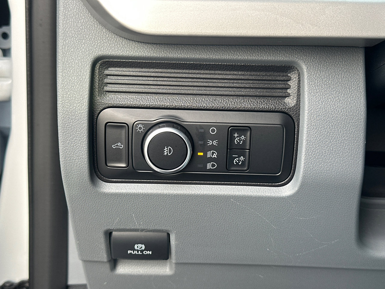 Certified 2024 Ford F250 XL AWD/4WD image 32