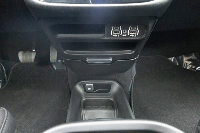Used 2025 Chrysler Pacifica Select FWD image 33