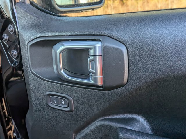 Used 2022 Jeep Gladiator Rubicon w/ Cold Weather Group image 38