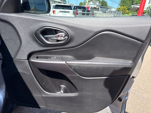Used 2019 Jeep Cherokee Limited AWD/4WD image 32