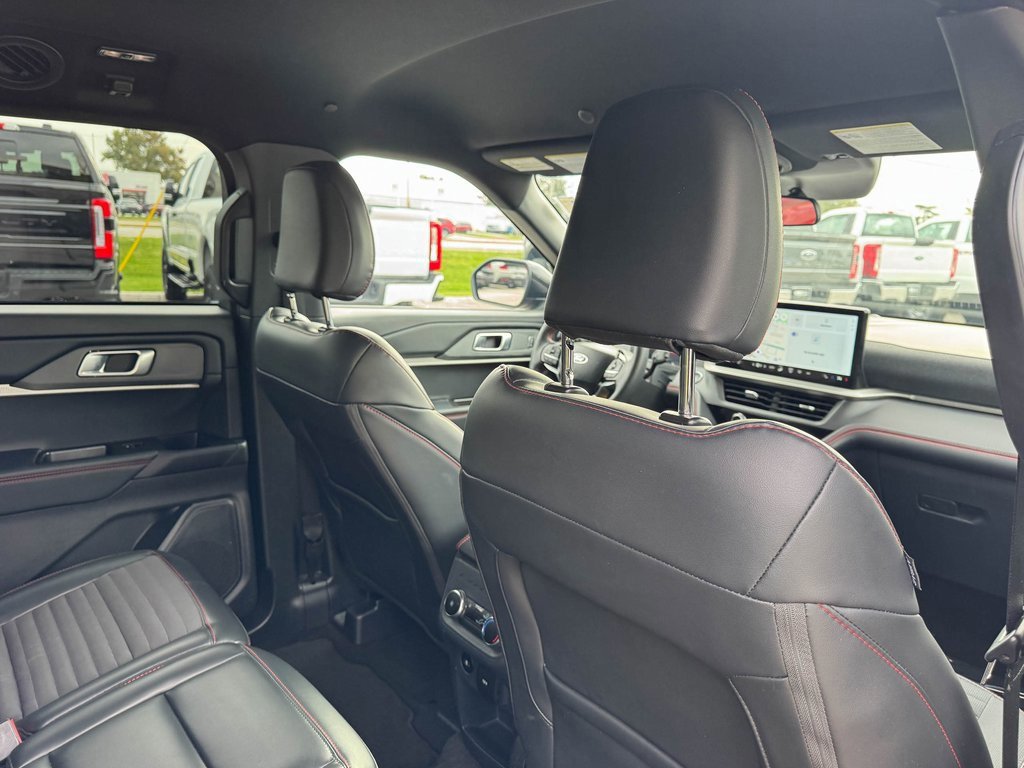 Certified 2025 Ford Explorer ST-Line w/ ST-Line Street Pack image 18