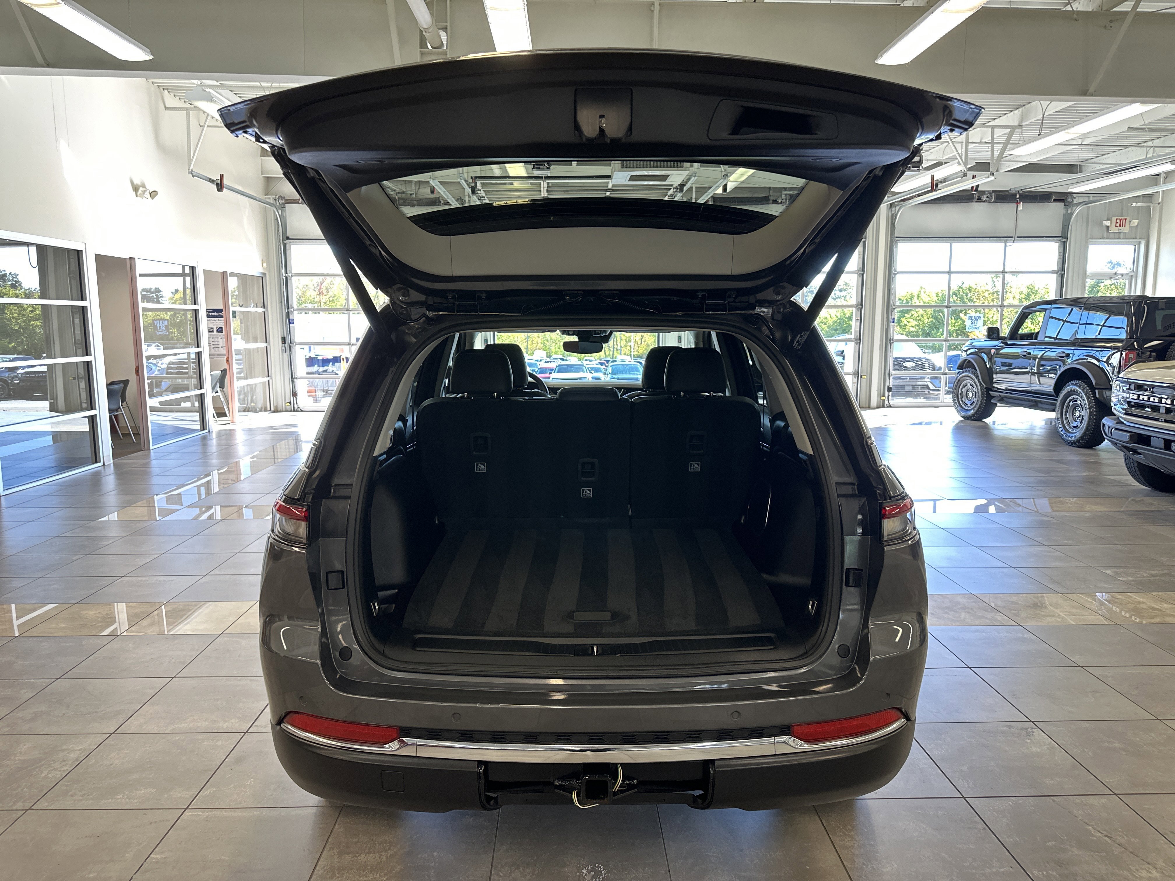 Used 2022 Jeep Grand Cherokee Limited w/ Trailer Tow Prep Group (B) image 32