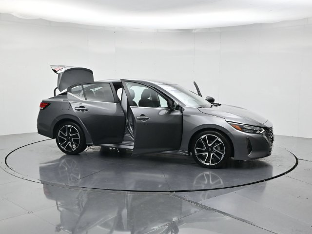 Used 2025 Nissan Sentra SR FWD image 51