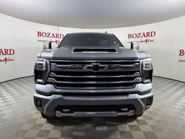 Used 2024 Chevrolet Silverado 2500 High Country w/ High Country Premium Package AWD/4WD image 2