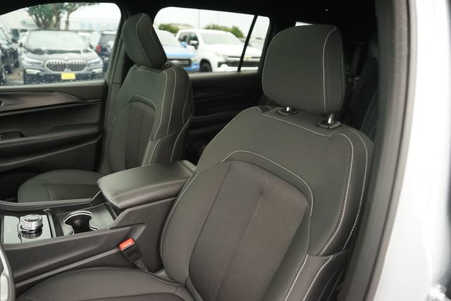 Used 2025 Jeep Grand Cherokee L Laredo w/ Luxury Tech Group I AWD/4WD image 10