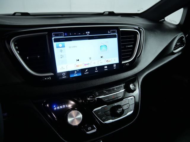 Used 2025 Chrysler Pacifica Select image 18