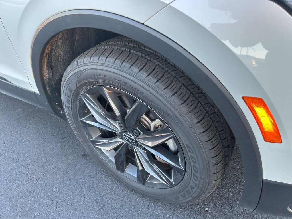 Used 2023 Volkswagen Tiguan SE AWD/4WD image 23