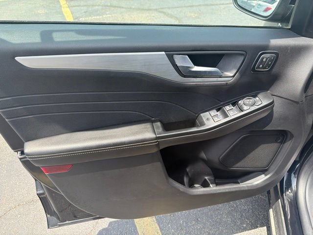 Certified 2025 Ford Escape Platinum AWD/4WD image 17