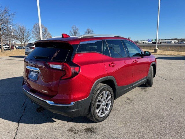 Used 2022 GMC Terrain SLT w/ Infotainment Package II image 5