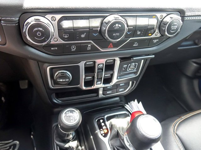 Used 2024 Jeep Wrangler Unlimited Sahara w/ Technology Group AWD/4WD image 24