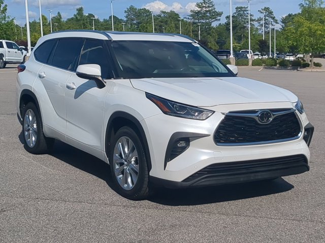 Used 2023 Toyota Highlander Limited FWD image 2