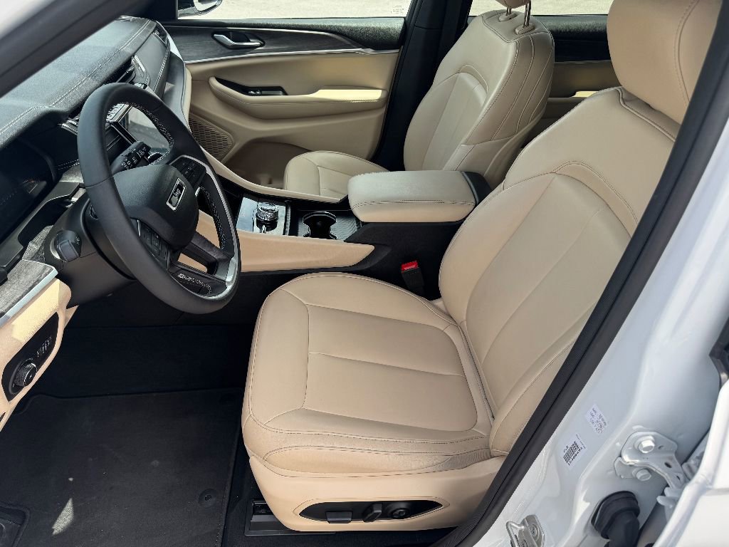 Used 2024 Jeep Grand Cherokee L Limited image 9