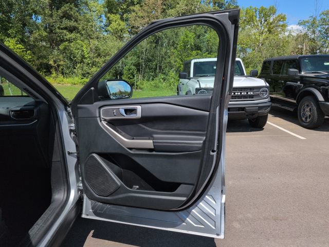 Certified 2023 Ford Explorer XLT w/ Equipment Group 202A AWD/4WD image 14