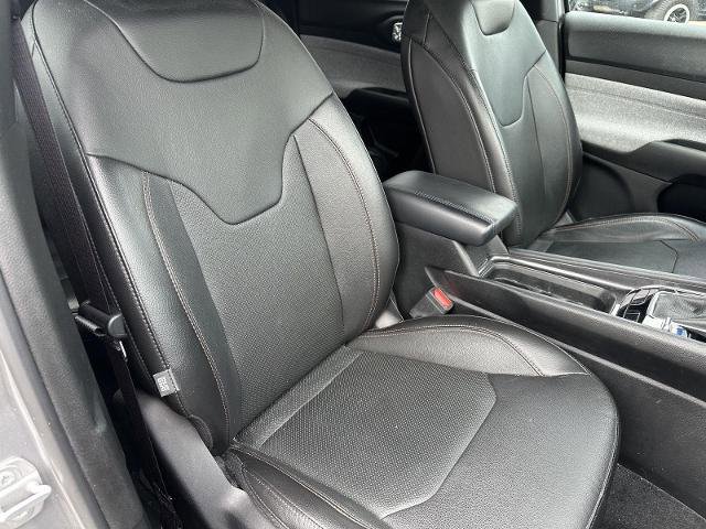 Used 2023 Jeep Compass Latitude w/ Sun and Sound Group AWD/4WD image 18