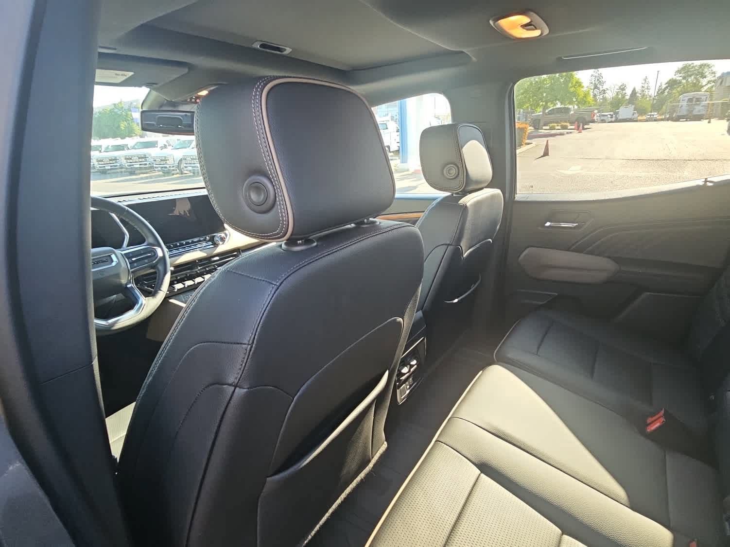 Used 2023 GMC Canyon Denali image 11